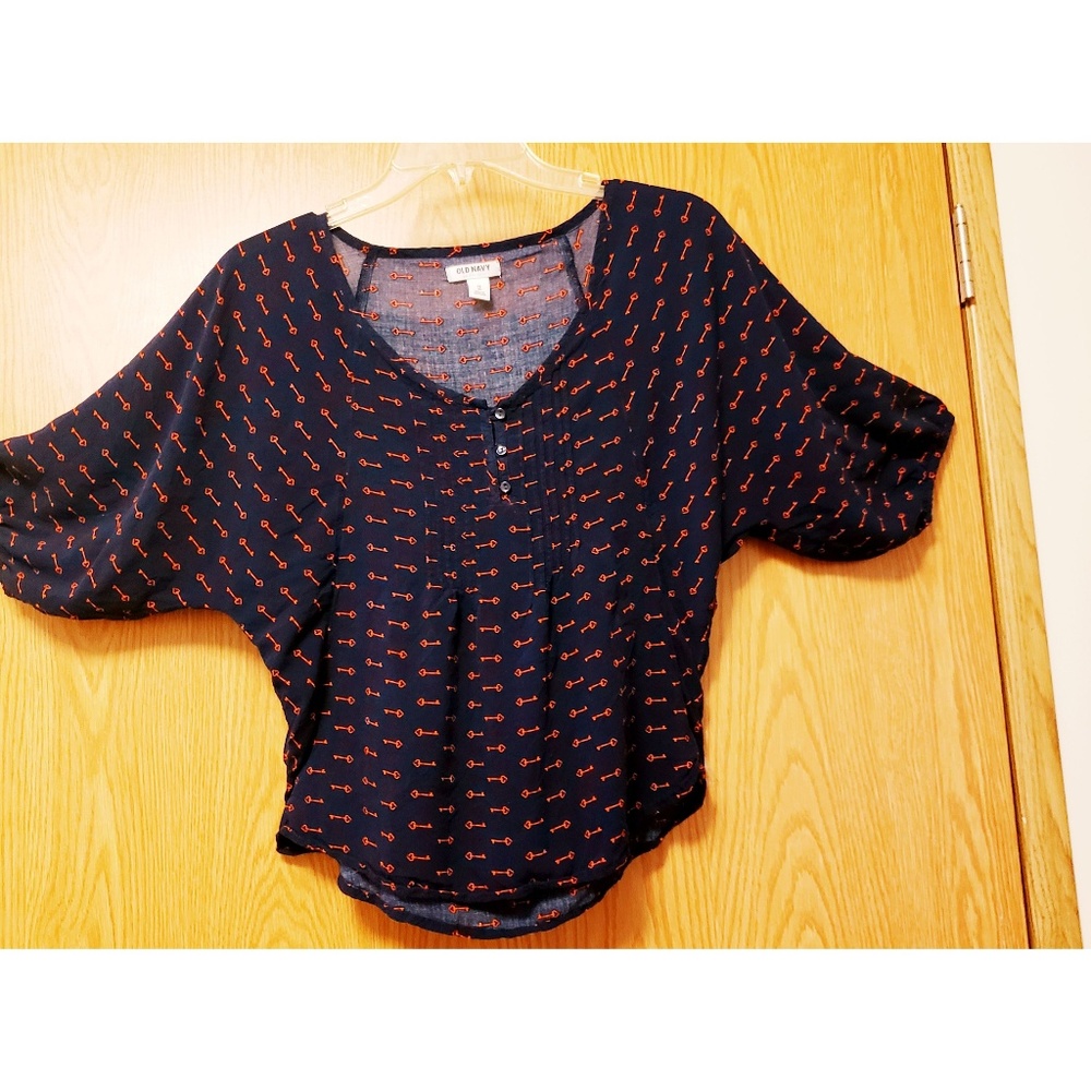 Old Navy blouse hearted key design